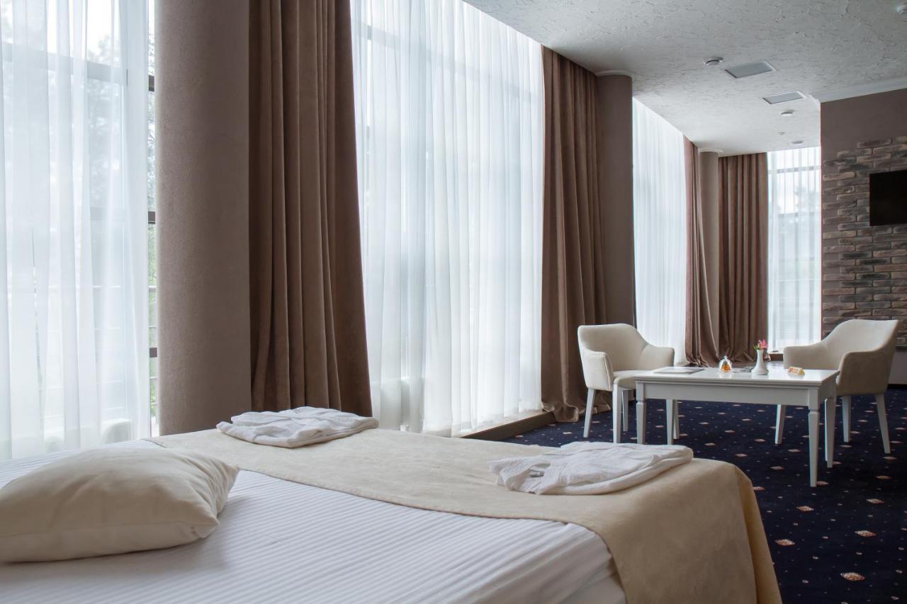 & Hotel