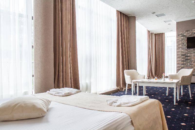 Hotel & 5*