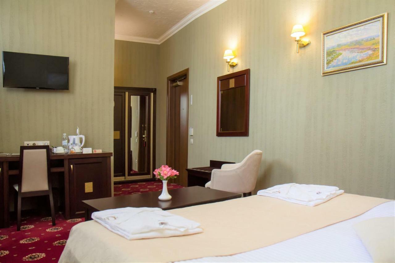 Hotel &