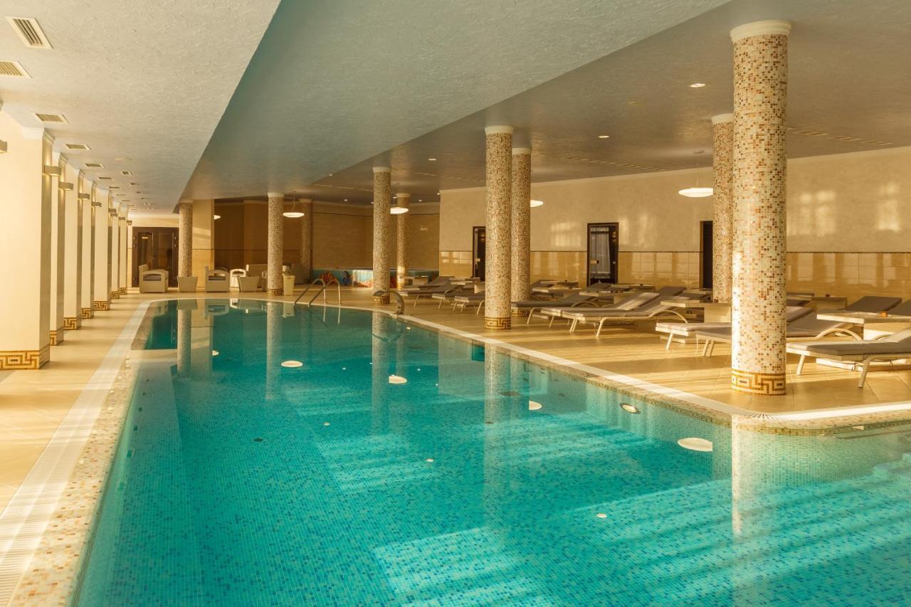 & Hotel